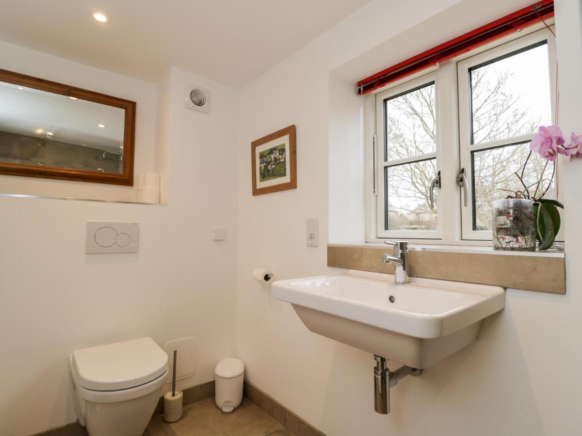 High Cogges Farm Holiday Cottages Witney Exterior photo