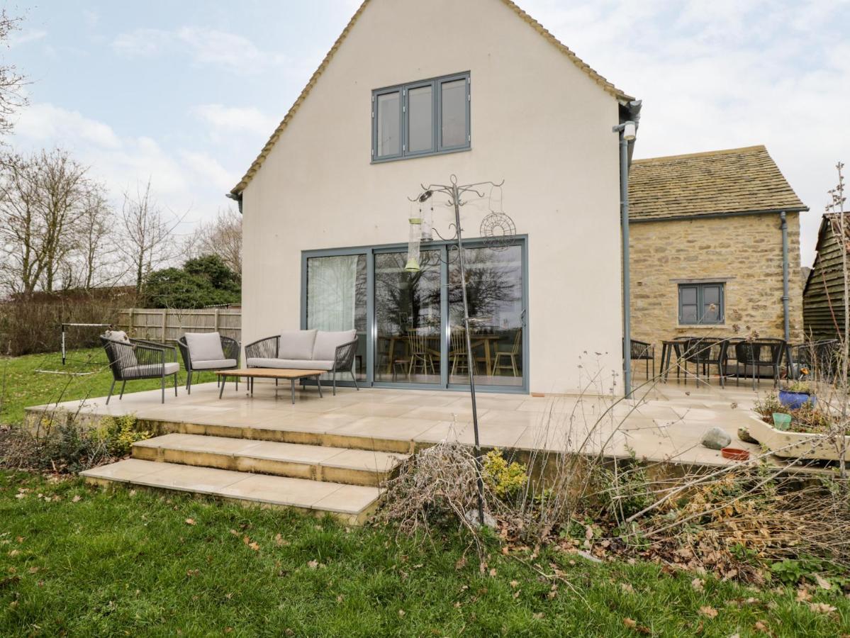 High Cogges Farm Holiday Cottages Witney Exterior photo