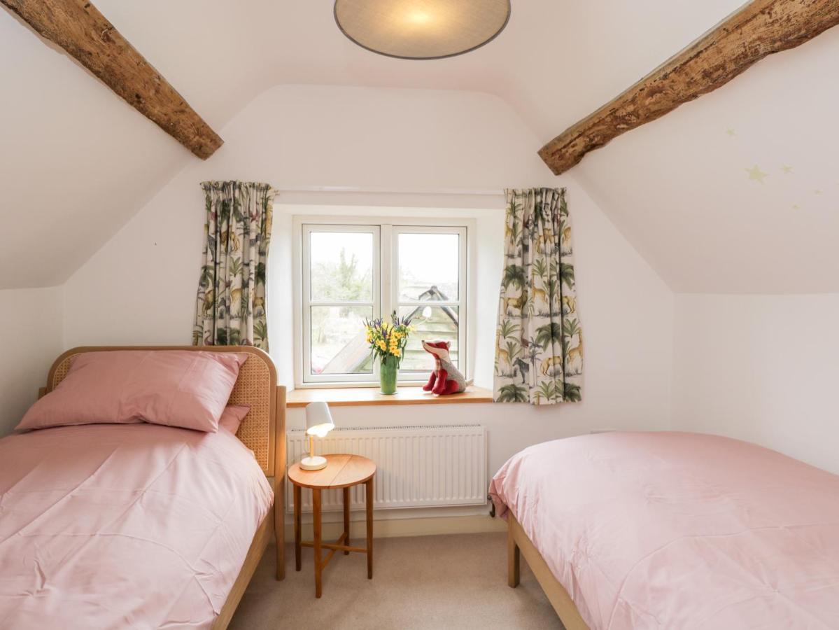 High Cogges Farm Holiday Cottages Witney Exterior photo