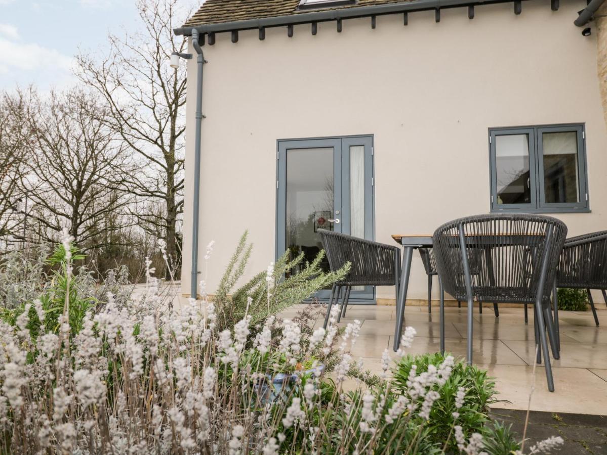 High Cogges Farm Holiday Cottages Witney Exterior photo