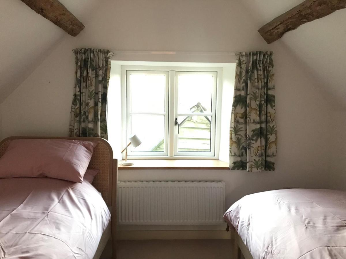 High Cogges Farm Holiday Cottages Witney Exterior photo