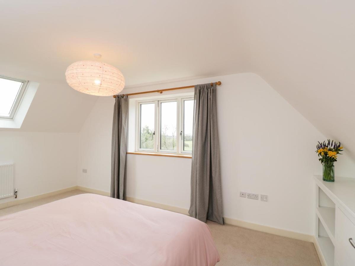 High Cogges Farm Holiday Cottages Witney Exterior photo